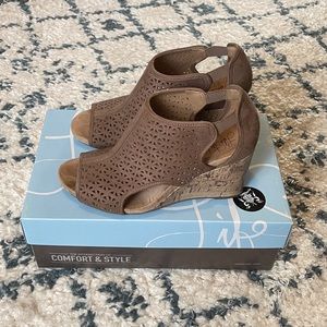 LifeStride Hinx Wedge Sandal